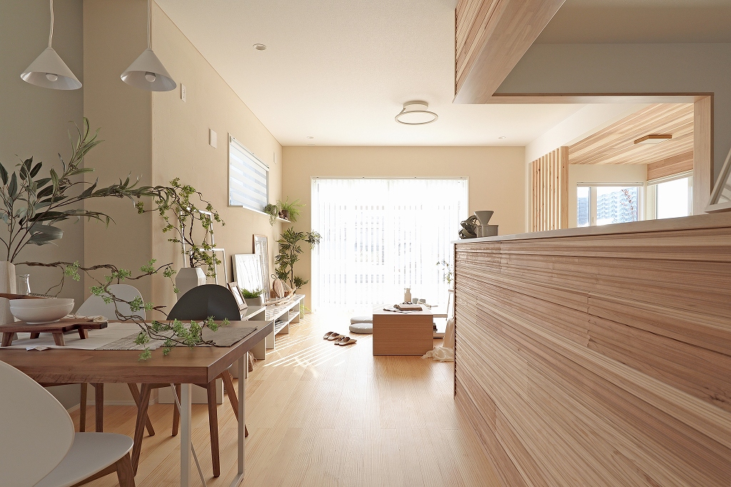 木と異素材を組み合わせた ナチュラルクールなインテリア ポラスインテリア Polus Interior