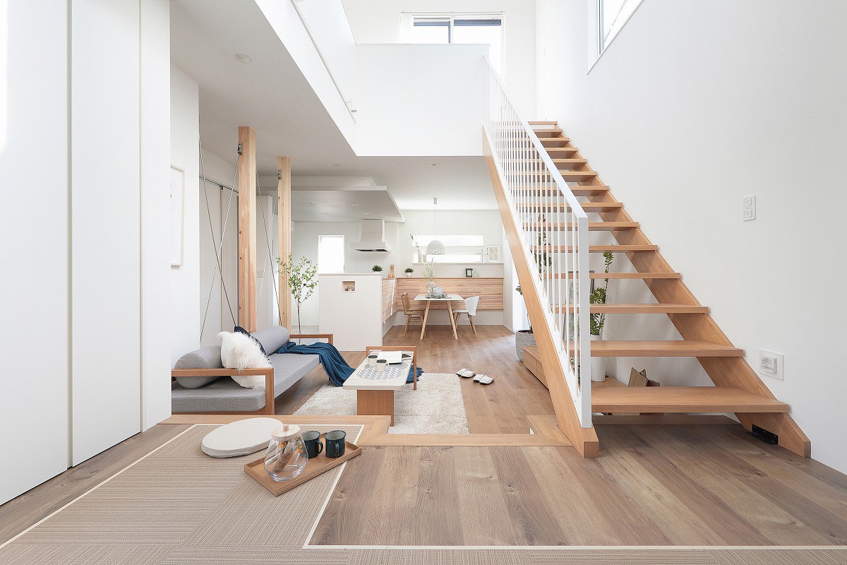 木の素材感を感じる寛ぎの広々ｌｄｋ ポラスインテリア Polus Interior