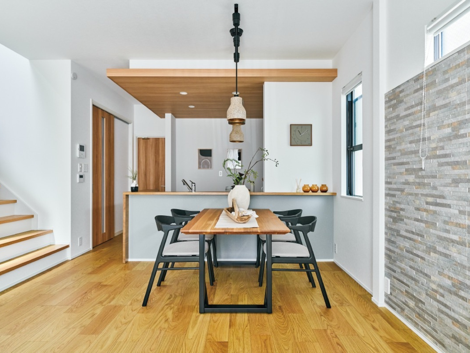 自然素材で和む和モダンインテリア – ポラスインテリア(POLUS INTERIOR)